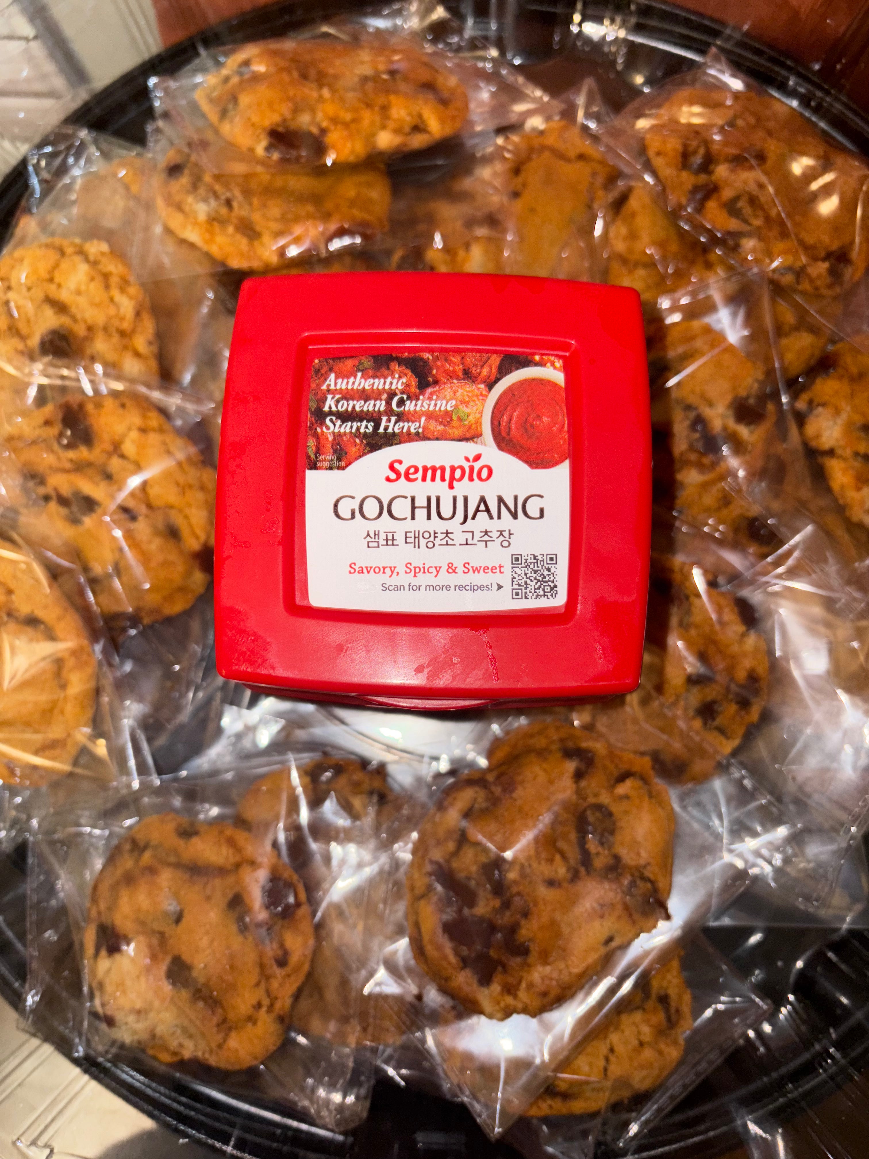 Sweet & Spicy Gochujang Chocolate Chip Kookies