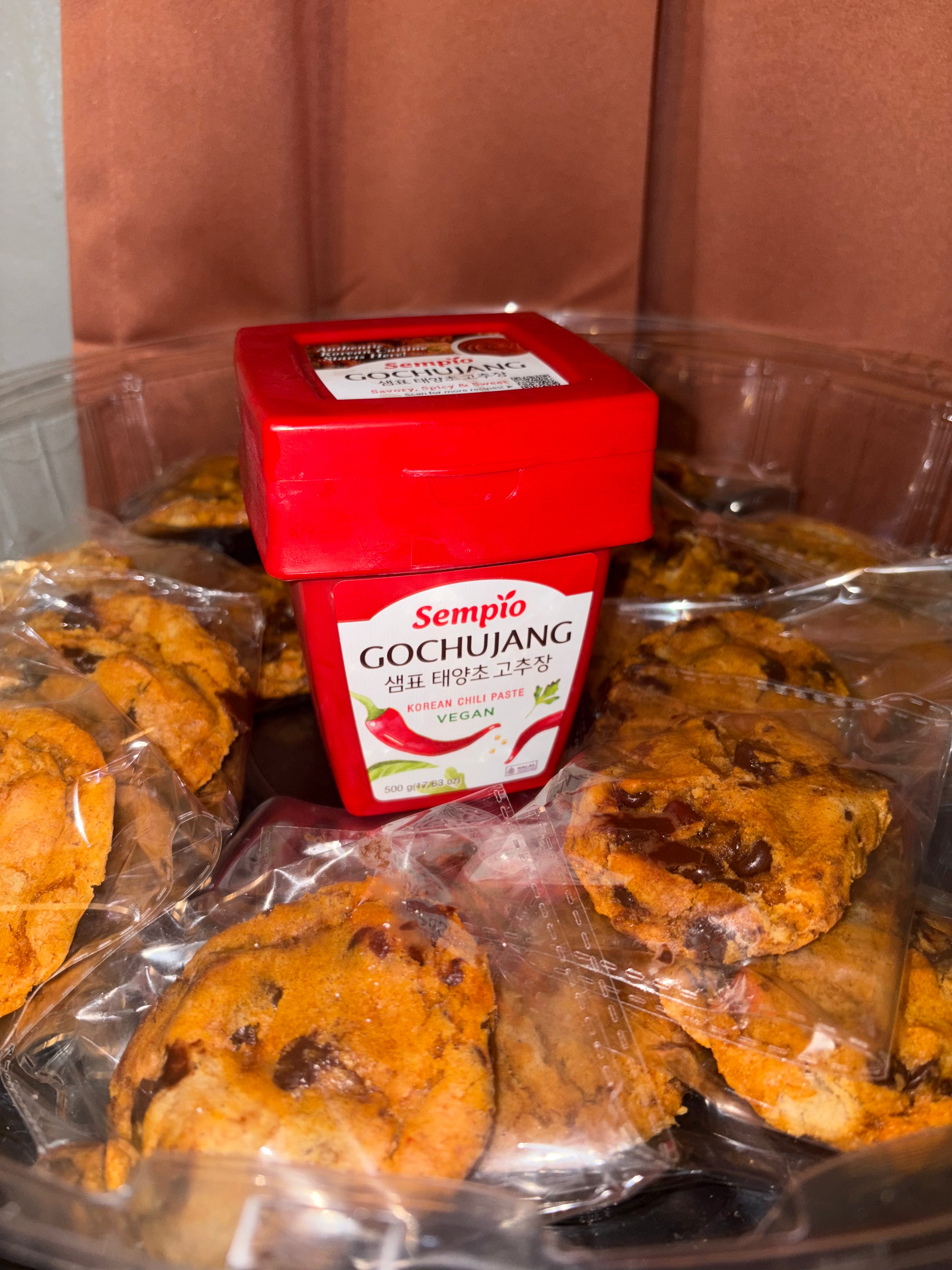 Sweet & Spicy Gochujang Chocolate Chip Kookies